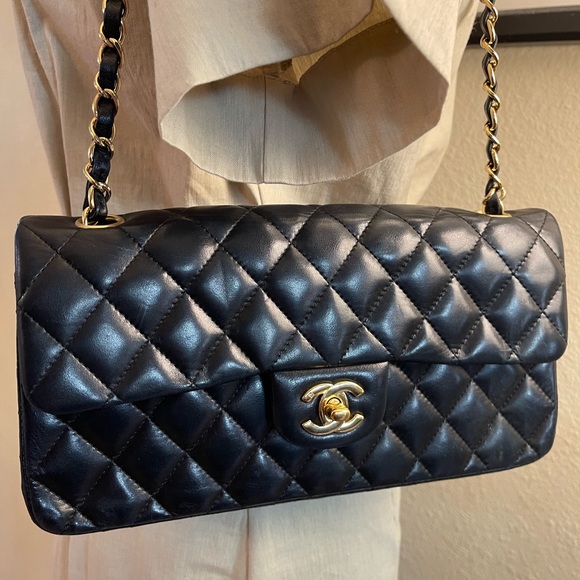 ❌SOLD❌💯Authentic Chanel East West Flap Bag - Picture 13 of 13